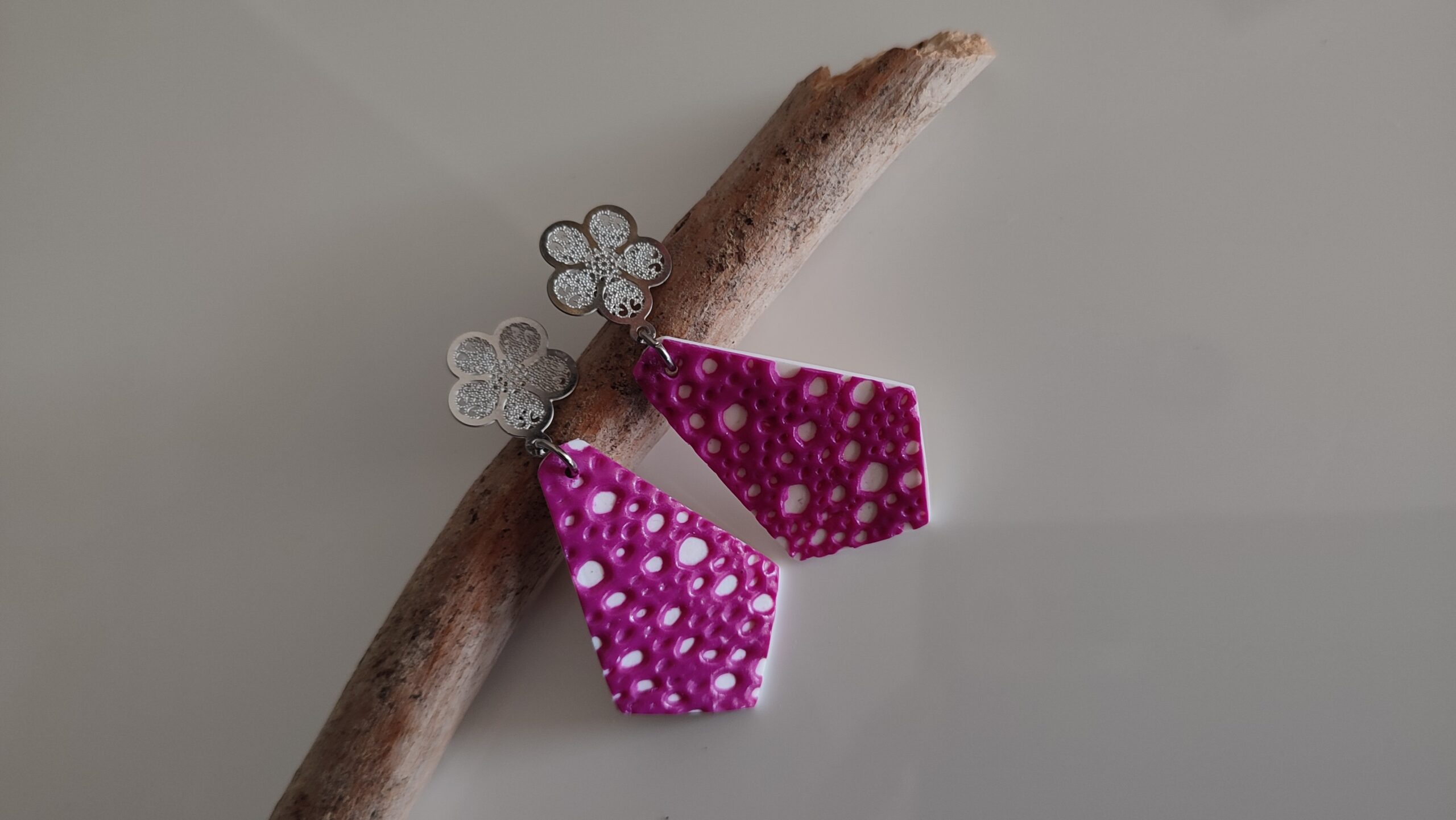 Clous d'oreilles météore en relief style lunaire – Image 3