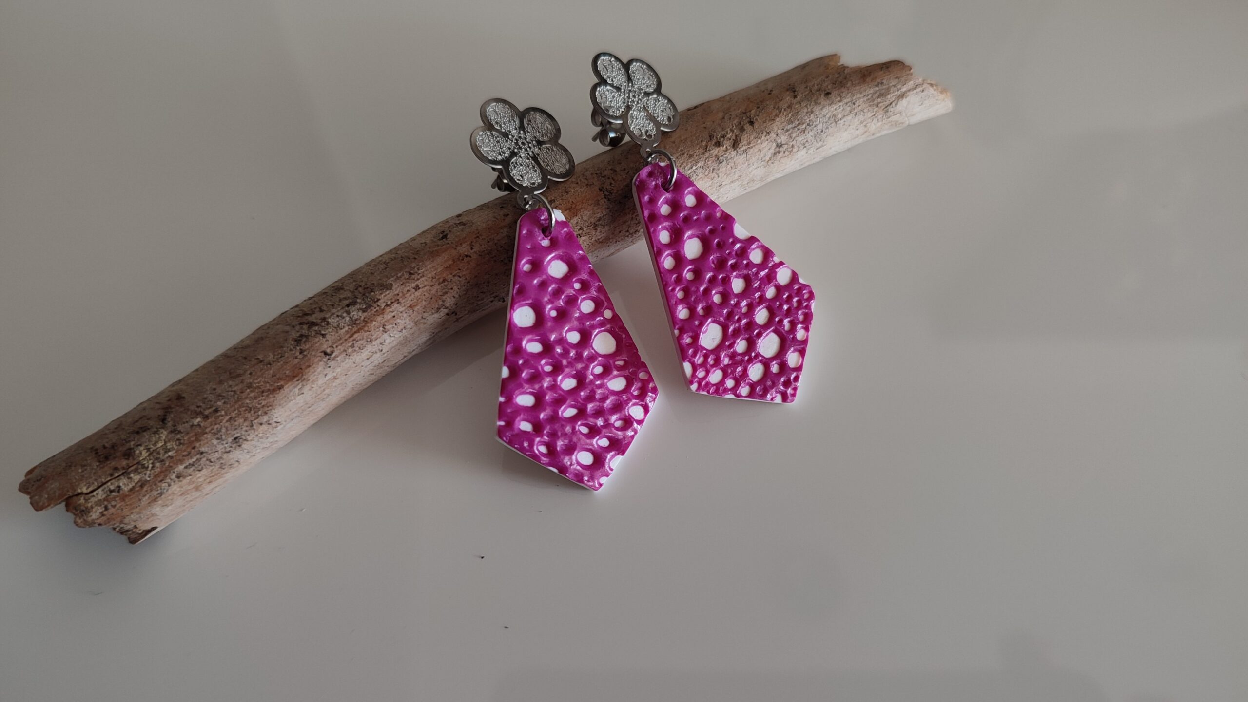 Clous d'oreilles météore en relief style lunaire